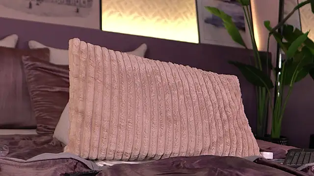 ElleDiane live sex cam