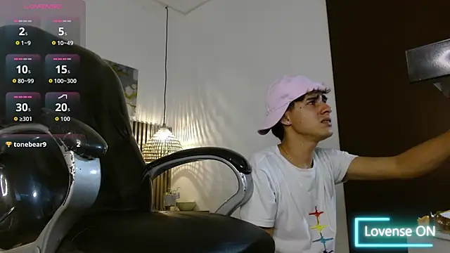 Dyla_n18 live sex cam