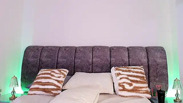 naia_blessed's cam snapshot