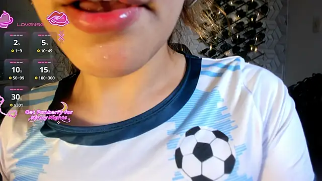 Chica_hot_dirty's cam snapshot