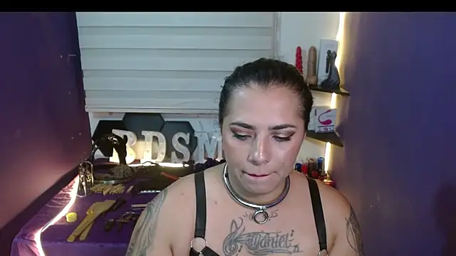 Alexa_Slavehot777's cam snapshot