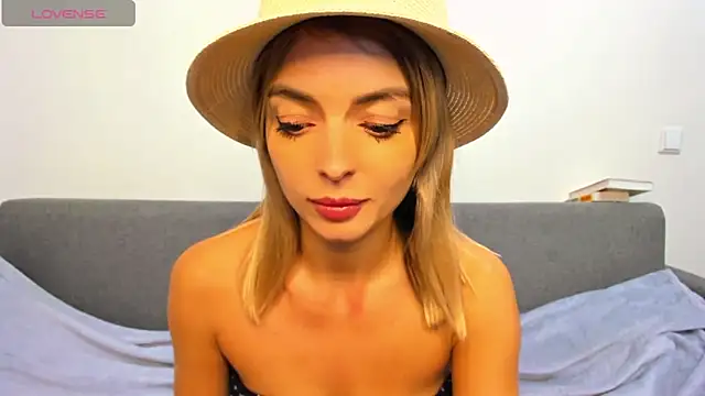 _ellen_meow_'s cam snapshot