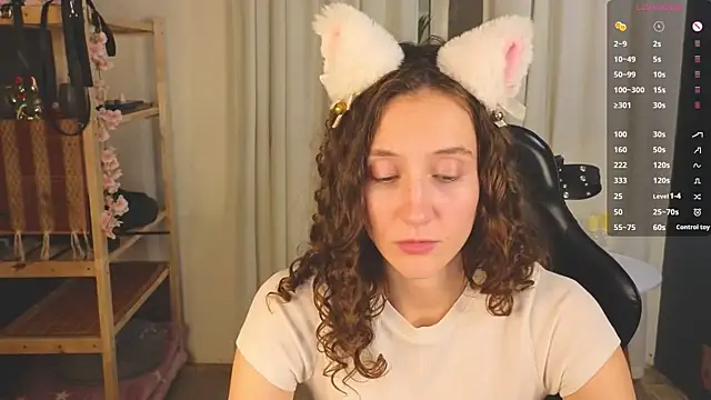 laracroftmansion's cam snapshot