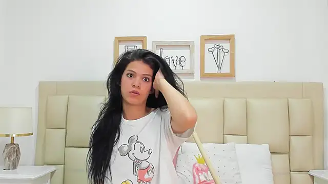 SkinnyGirl_28's cam snapshot