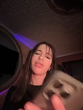 Queentaraf999 live sex cam