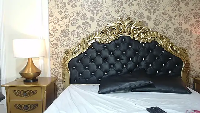 VioletLux's cam snapshot