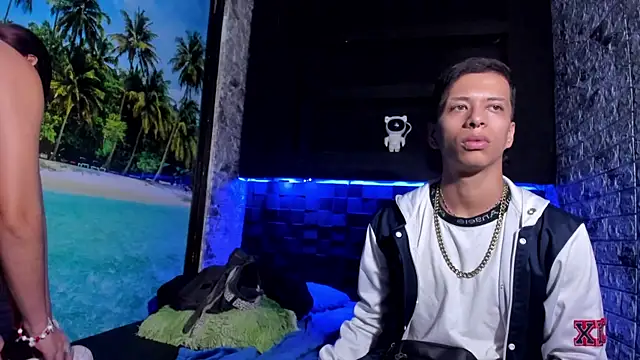 Ashley_James's cam snapshot