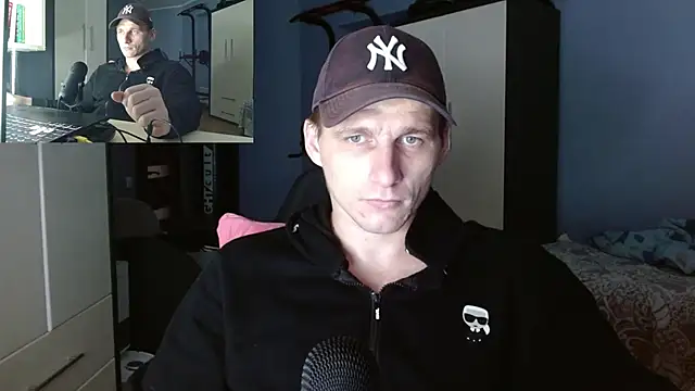 PoliglotJoe's cam snapshot