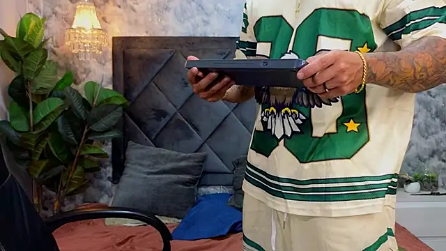 Apolo_rousse1 live sex cam