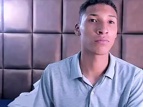 Domminick18 live sex cam