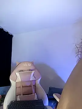 lovely_kitt's cam snapshot