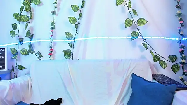 Delilah_85's cam snapshot