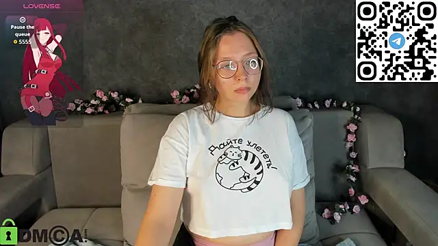 Nuura_Moore's cam snapshot