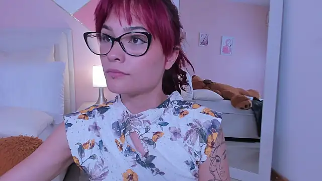 mae_lyra's cam snapshot