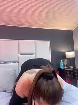 Samantha_Milf__'s cam snapshot