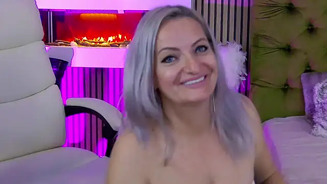 LadyTouch's cam snapshot