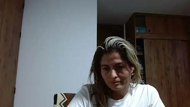 linda-mature43's cam snapshot