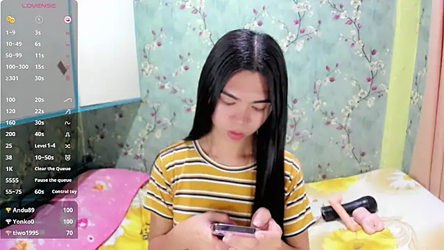 UrHotSexyShine live sex cam