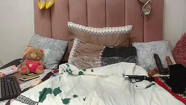 RoundaAssx22 live sex cam