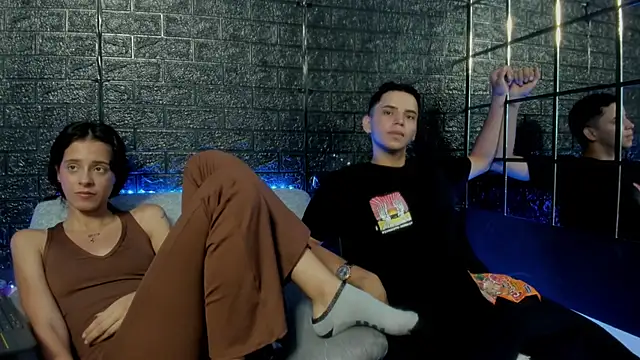 HellAndDante_'s cam snapshot