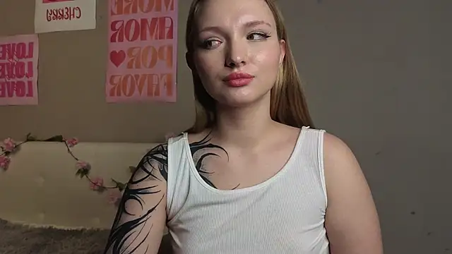 GiannaNolton live sex cam