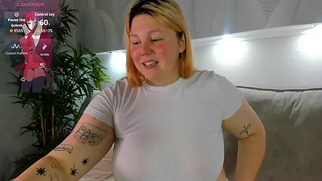 Ruth_Oliver's cam snapshot