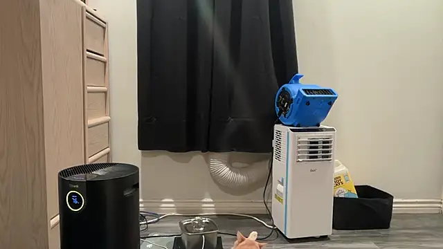 LosAngelesUncutLatino live sex cam