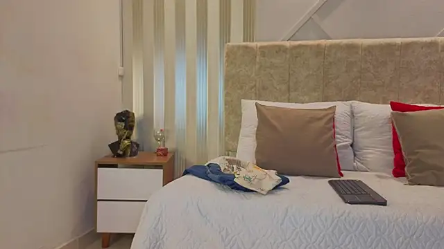 Tayra_Pradit's cam snapshot