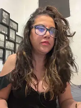 MirandaLatinaLovely's cam snapshot