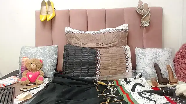 RoundaAssx22's cam snapshot