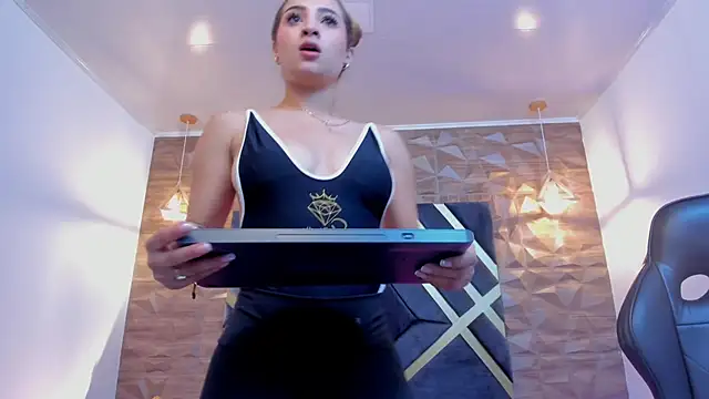 Alana_cox_'s cam snapshot