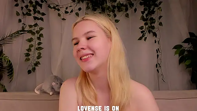 ElizSpieth's cam snapshot