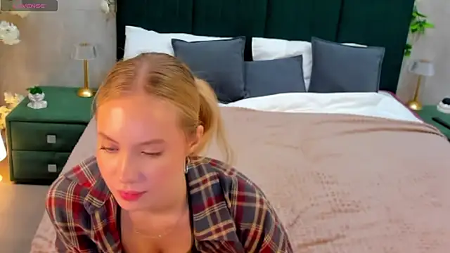 Melanie_Ryer's cam snapshot