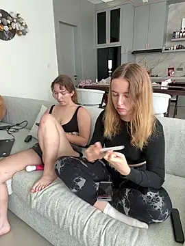 Nura_n_Sarah's cam snapshot