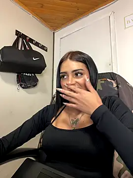 Hilary_pinkk's cam snapshot