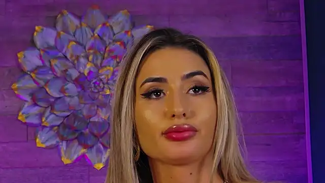 LoraDevine live sex cam