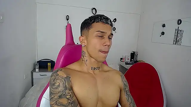 Leonard_Price live sex cam