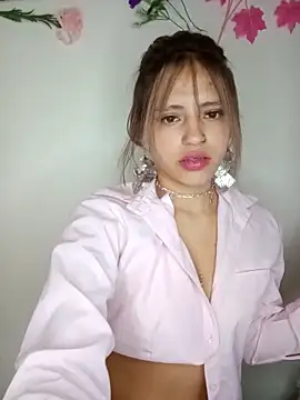 BellaChiquis_'s cam snapshot