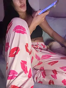 SECRETBELLAUK's cam snapshot