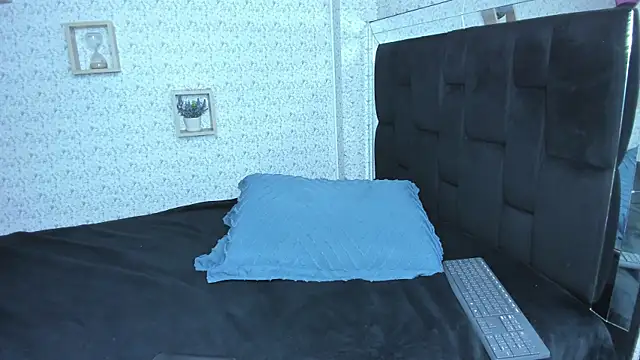 lisa_logan's cam snapshot