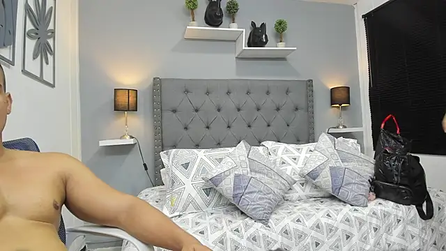 violeta_and_maxx's cam snapshot