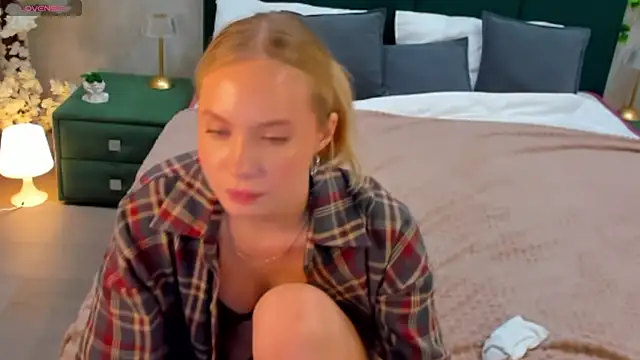 Melanie_Ryer's cam snapshot