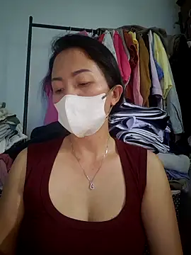 Baby-sexytits18's cam snapshot