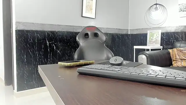 RoxyVixen's cam snapshot