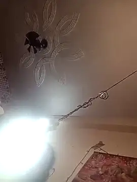 lal_pari's cam snapshot