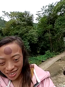 llomayy-love's web cam