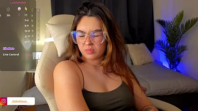 dakottaa_'s cam snapshot