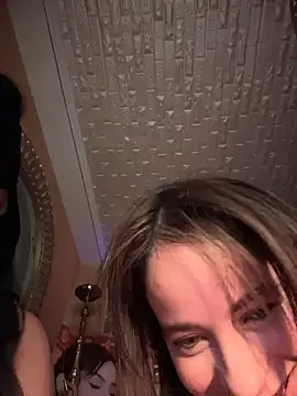 Queentaraf999 live sex cam