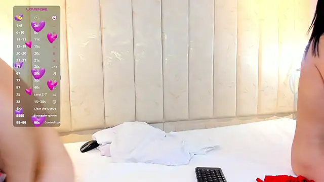 KiaraApolo live sex cam