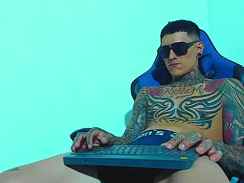 sexy_men_tatoo's cam snapshot